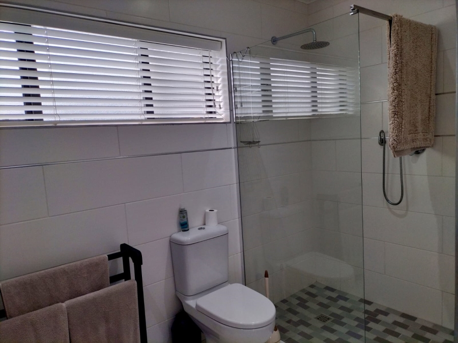 5 Bedroom Property for Sale in Fraaiuitsig Western Cape